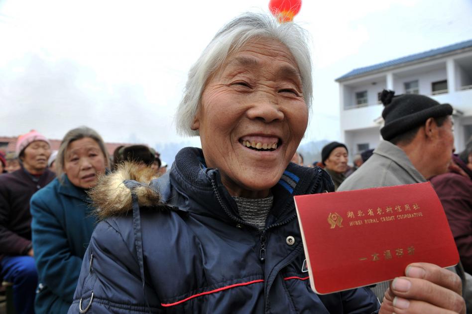 老人喜领"工资"一折通 2010-02-01 现在网2月1日讯(长江商报通讯