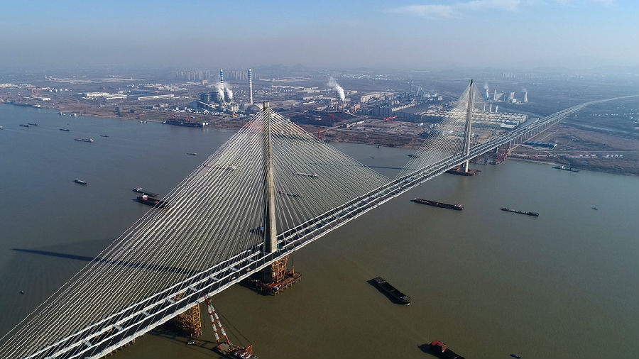 经过四年两个多月的建设,中交二航局承建的芜湖长江二桥正式建成通车